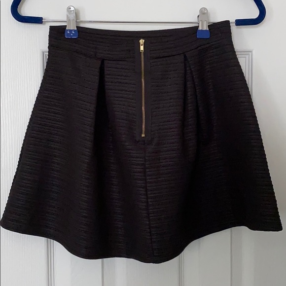 Black Pleated A-Line Shirt - Picture 2 of 2